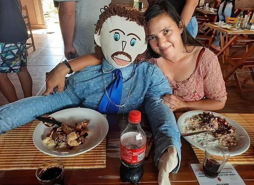 Böylesi daha önce görülmedi! Annesinin yaptığı bez erkekle evlendi, hamile kaldı sonra da...