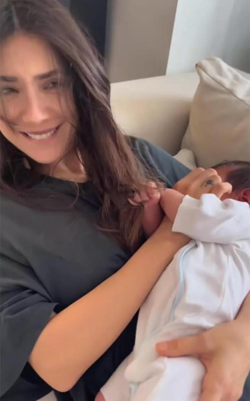 Fulya Zenginer'den 1 aylık oğluyla aile pozu!