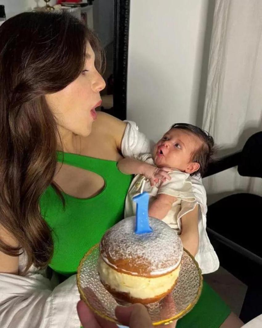 Fulya Zenginer'den 1 aylık oğluyla aile pozu!