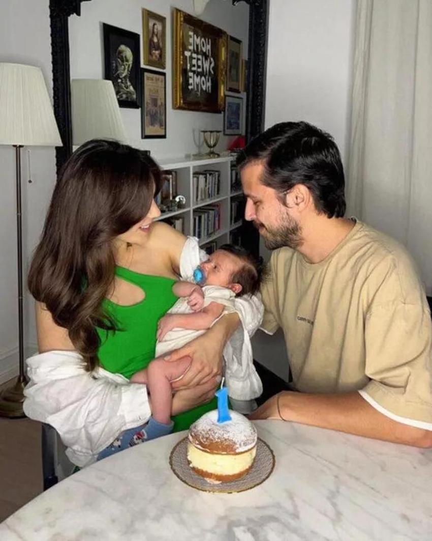 Fulya Zenginer'den 1 aylık oğluyla aile pozu!