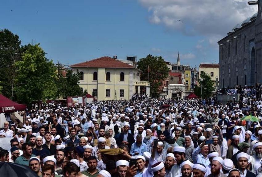 Mahmut Ustaosmanoğlu'nun cenazesi: Fatih Camii'ndeki yoğunluk havadan görüntülendi
