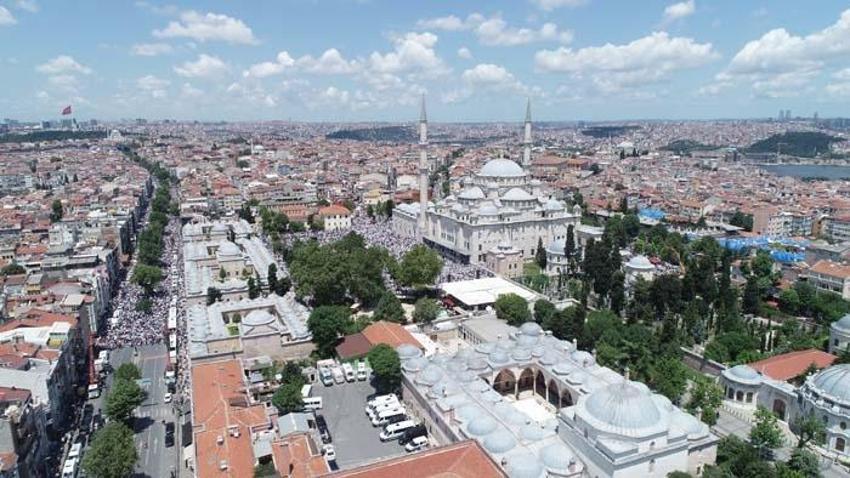 Mahmut Ustaosmanoğlu'nun cenazesi: Fatih Camii'ndeki yoğunluk havadan görüntülendi
