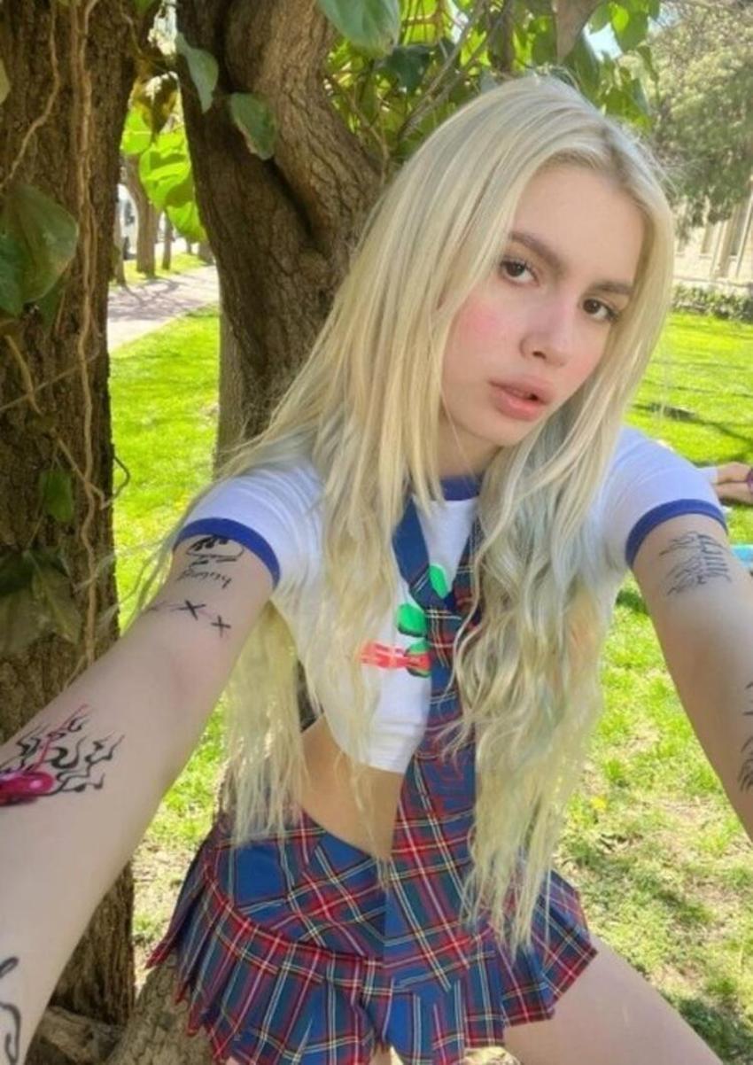 Aleyna Tilki bikinili pozuyla ortalığı yıktı! Sütyensiz fotoğrafından sonra...