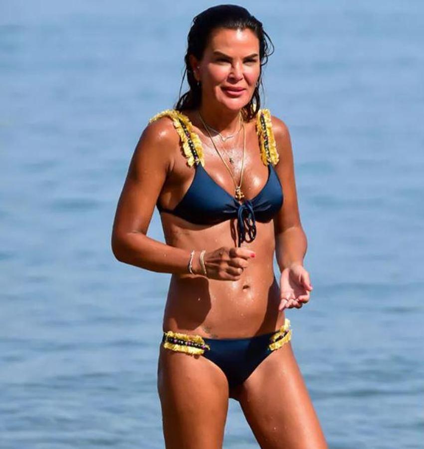 Özlem Yıldız fit vücuduyla tüm bakışları üzerinde topladı! Genç mankenlere taş çıkardı