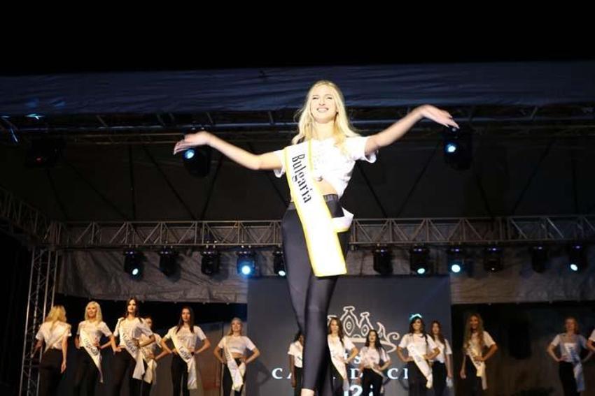 Kapadokya'da güzellik yarışmasının birincisi Kanadalı model oldu