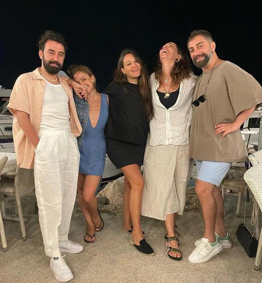Gupse Özay'dan karnı burnunda ilk poz! 
