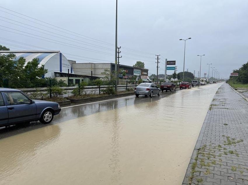Meteoroloji'den son dakika kırmızı kodlu uyarı! 'Aşırı yağış, kuvvetli sağanak ve sel açıklaması art arda geldi, tüm birimler teyakkuza geçti...  