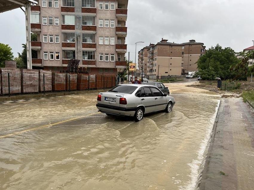 Meteoroloji'den son dakika kırmızı kodlu uyarı! 'Aşırı yağış, kuvvetli sağanak ve sel açıklaması art arda geldi, tüm birimler teyakkuza geçti...  