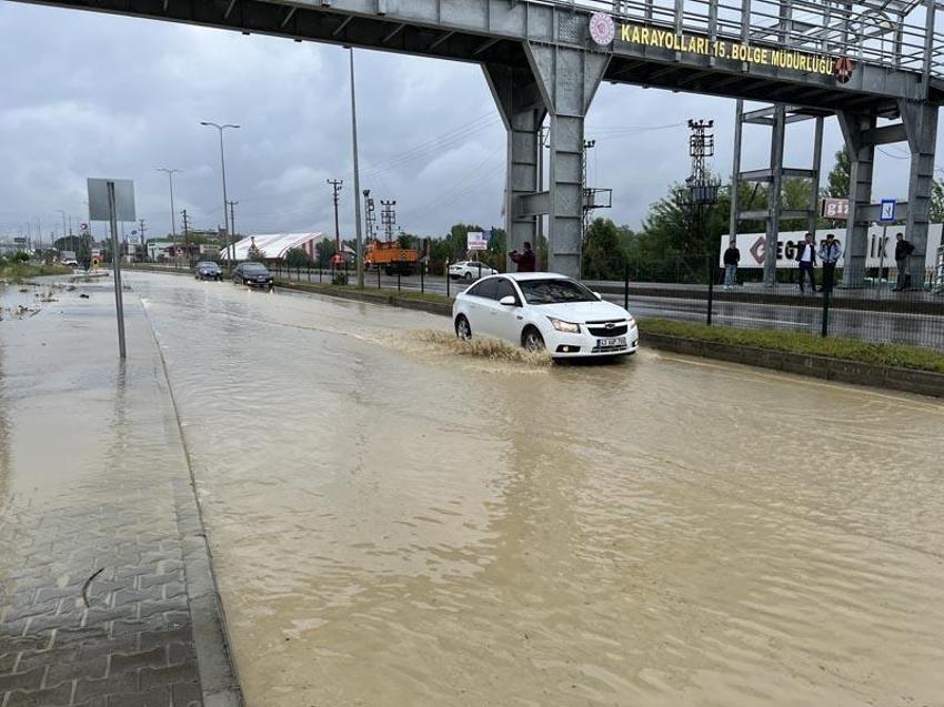 Meteoroloji'den son dakika kırmızı kodlu uyarı! 'Aşırı yağış, kuvvetli sağanak ve sel açıklaması art arda geldi, tüm birimler teyakkuza geçti...  