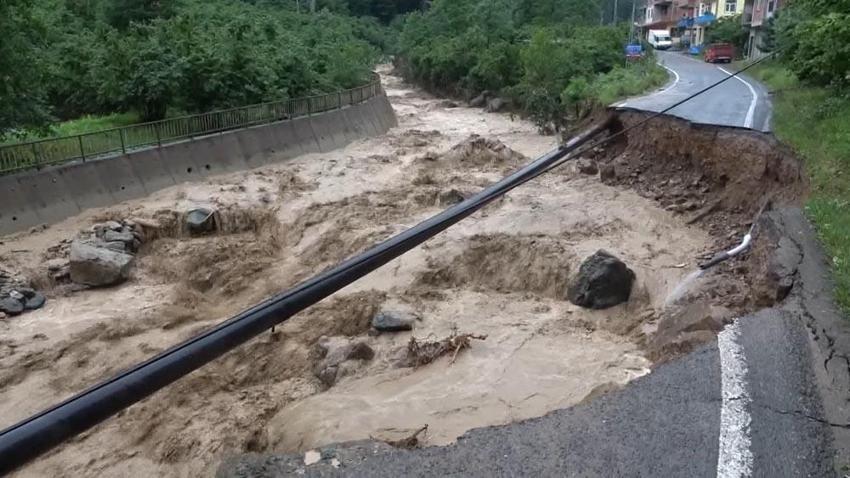 Meteoroloji'den son dakika kırmızı kodlu uyarı! 'Aşırı yağış, kuvvetli sağanak ve sel açıklaması art arda geldi, tüm birimler teyakkuza geçti...  