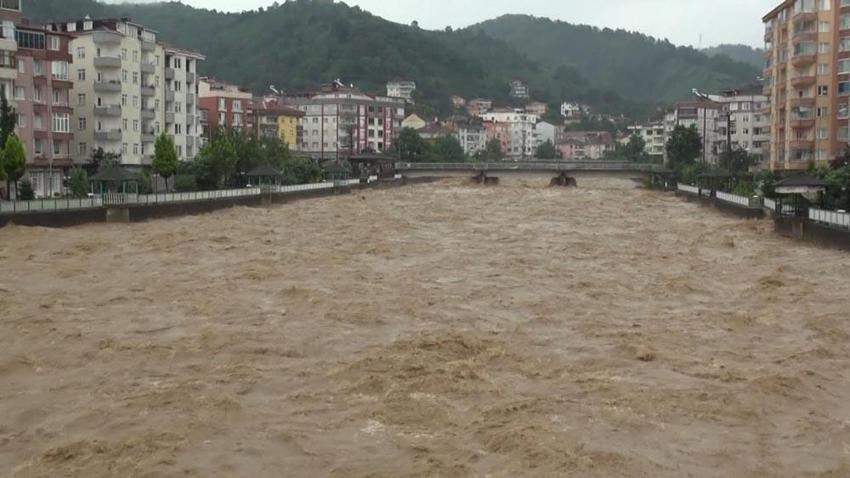 Meteoroloji'den son dakika kırmızı kodlu uyarı! 'Aşırı yağış, kuvvetli sağanak ve sel açıklaması art arda geldi, tüm birimler teyakkuza geçti...  