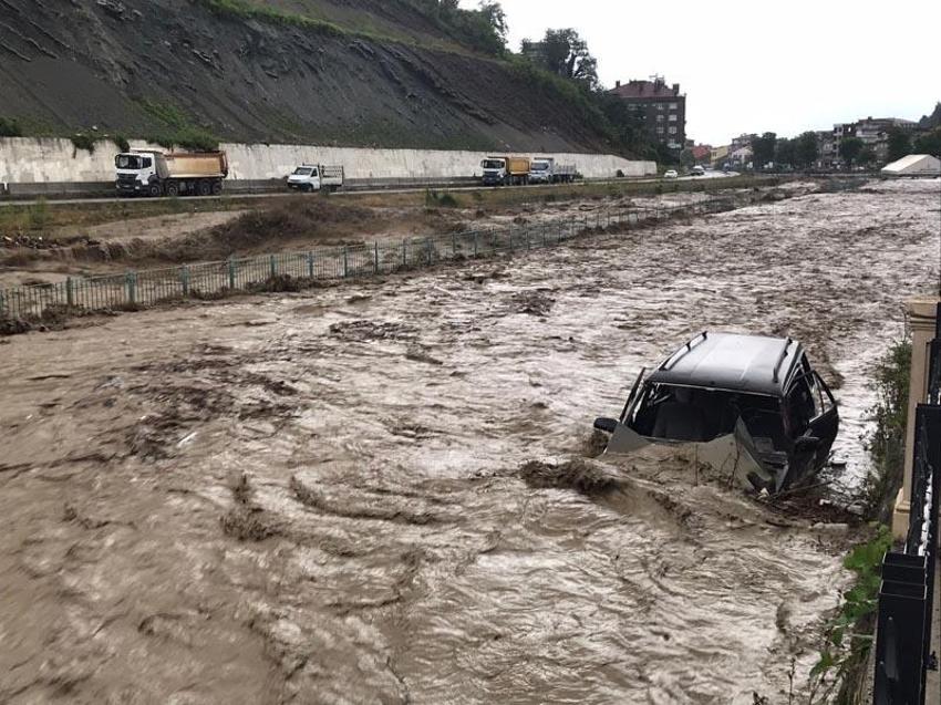 Meteoroloji'den son dakika kırmızı kodlu uyarı! 'Aşırı yağış, kuvvetli sağanak ve sel açıklaması art arda geldi, tüm birimler teyakkuza geçti...  