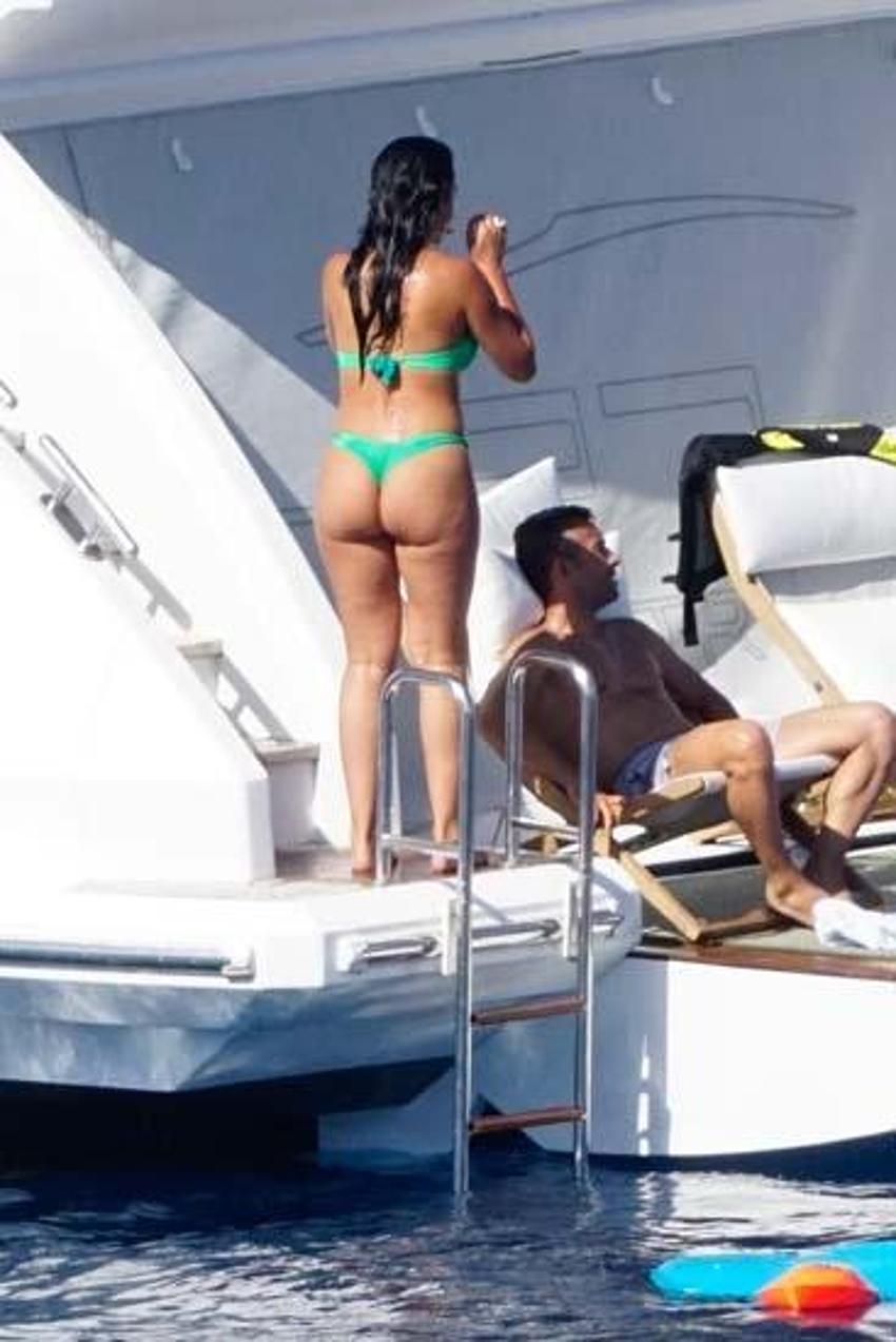Cristiano Ronaldo ve Georgina Rodriguez tatilde! Fiziğiyle dikkat çekti...