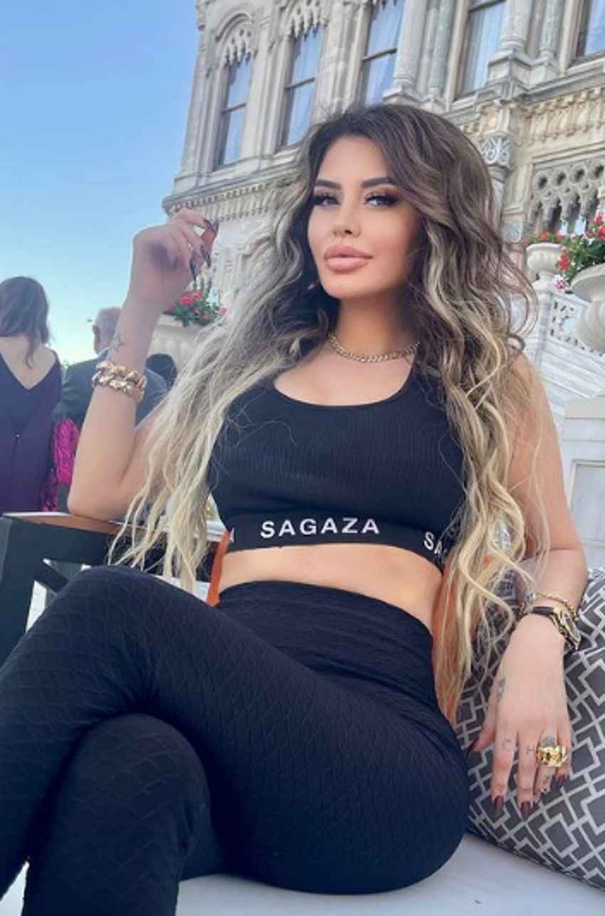 Ebru Polat takipçisinin sorusuna verdiği yanıtla olay yarattı!
