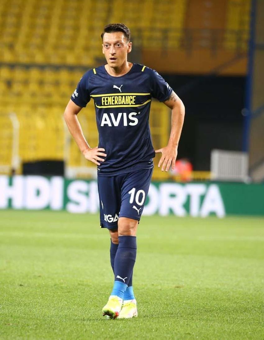 Fenerbahçe'de Ali Koç ile Mesut Özil görüştü! İkinci şans için gitti alınan karar takımda şok etkisi yarattı..