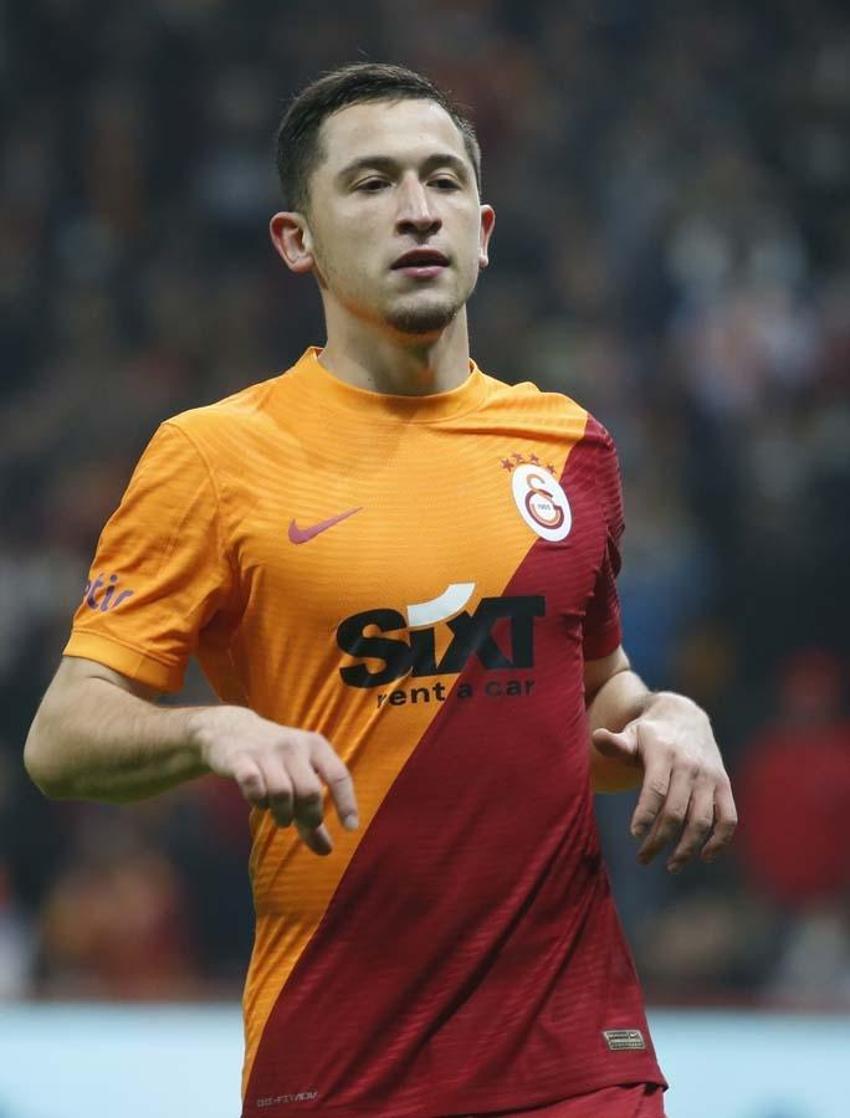 Galatasaray'da 3 orta saha, bir santrfor, bir kanat forvet ve bir stoper için operasyon! Yabancı kontenjanı için 6 isme güle güle