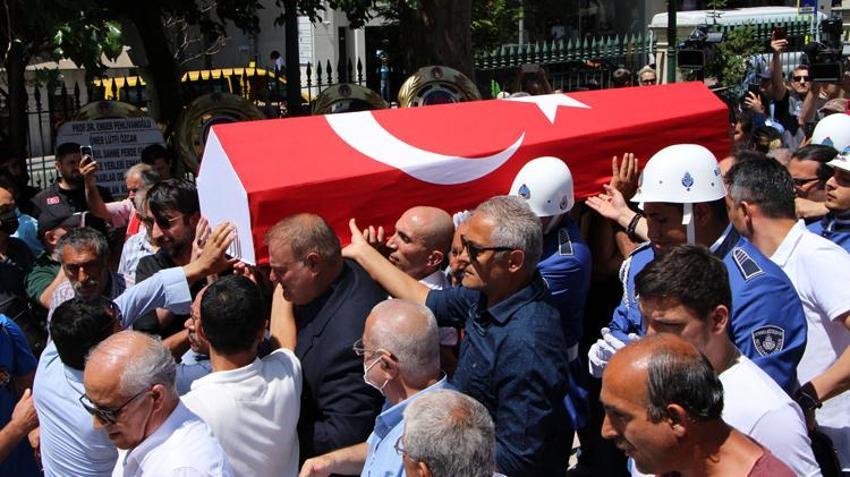 Cüneyt Arkın'a veda! Son yolculuğuna uğurlandı!