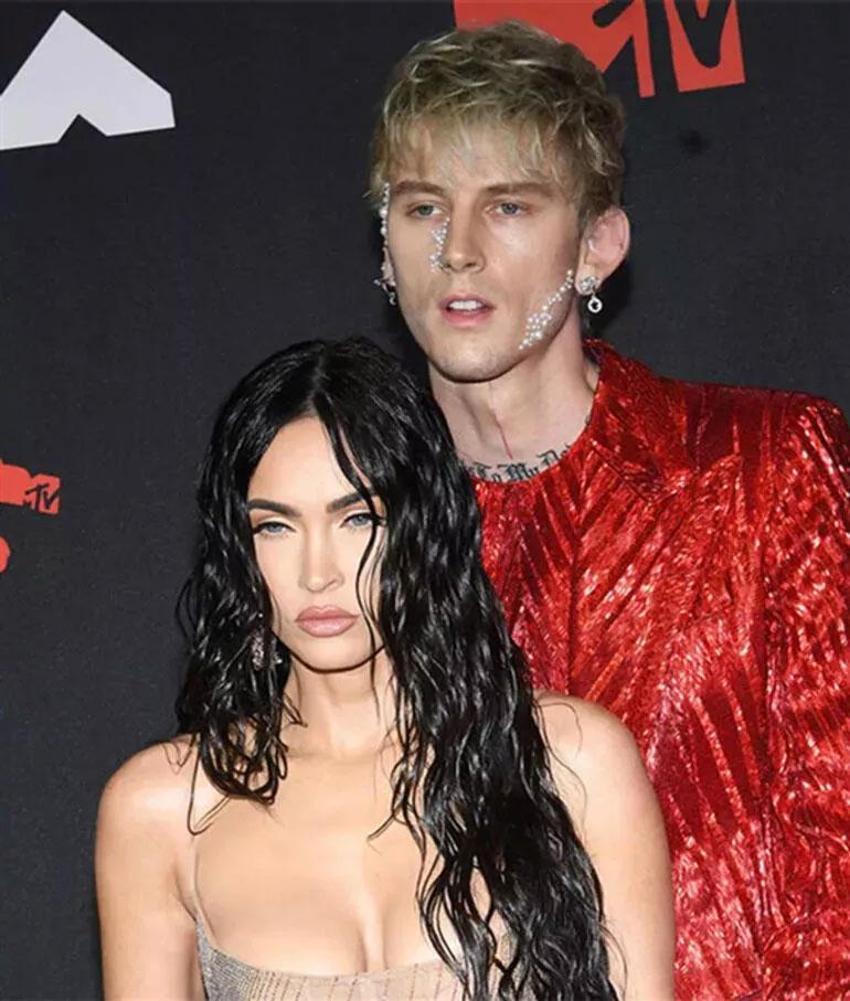 Megan Fox -Machine Gun Kelly aşkı doludizgin sürerken şoke eden görüntüler ortaya çıktı! Kafasında kadeh kırdı