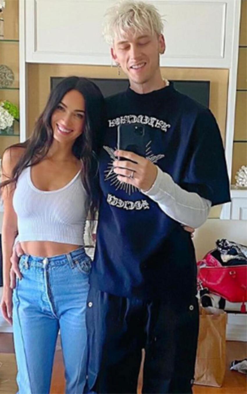 Megan Fox -Machine Gun Kelly aşkı doludizgin sürerken şoke eden görüntüler ortaya çıktı! Kafasında kadeh kırdı