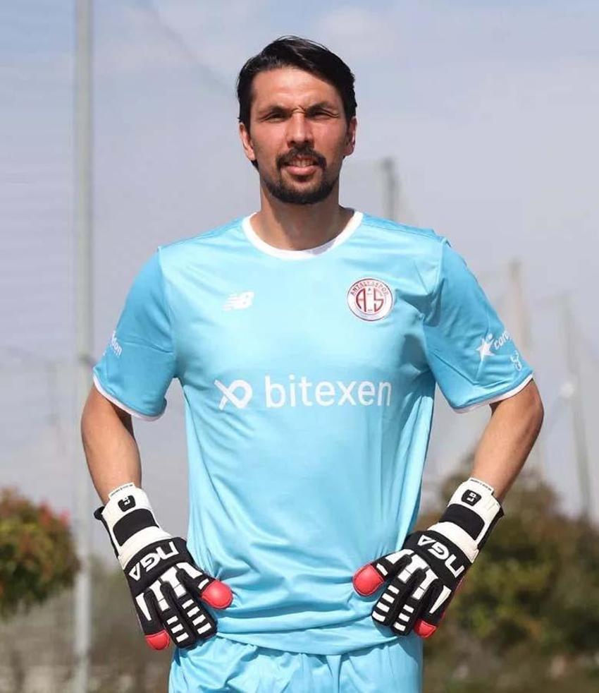 2022-2023 yaz transfer döneminde imzalar peşpeşe geldi! İşte Süper Lig'de biten güncel transferler... 