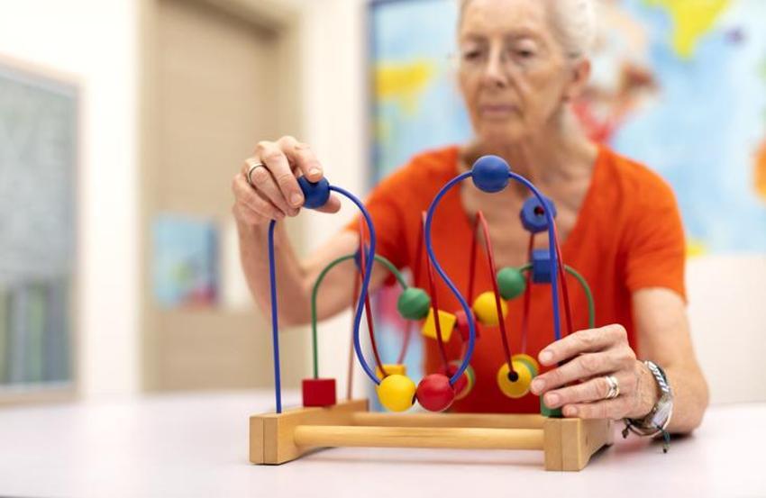 Demans ve Alzheimer ile ilgili korkutan açıklama! Tamamen değişiyor: Araba kullananlar, gülenler, küfür edenler, cömert insanlar...  