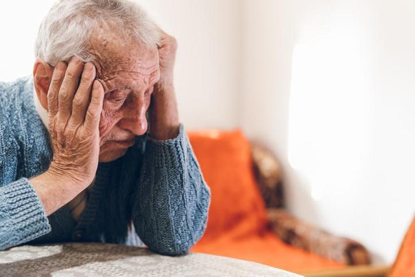 Demans ve Alzheimer ile ilgili korkutan açıklama! Tamamen değişiyor: Araba kullananlar, gülenler, küfür edenler, cömert insanlar...  