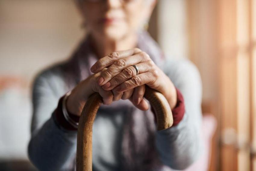 Demans ve Alzheimer ile ilgili korkutan açıklama! Tamamen değişiyor: Araba kullananlar, gülenler, küfür edenler, cömert insanlar...  