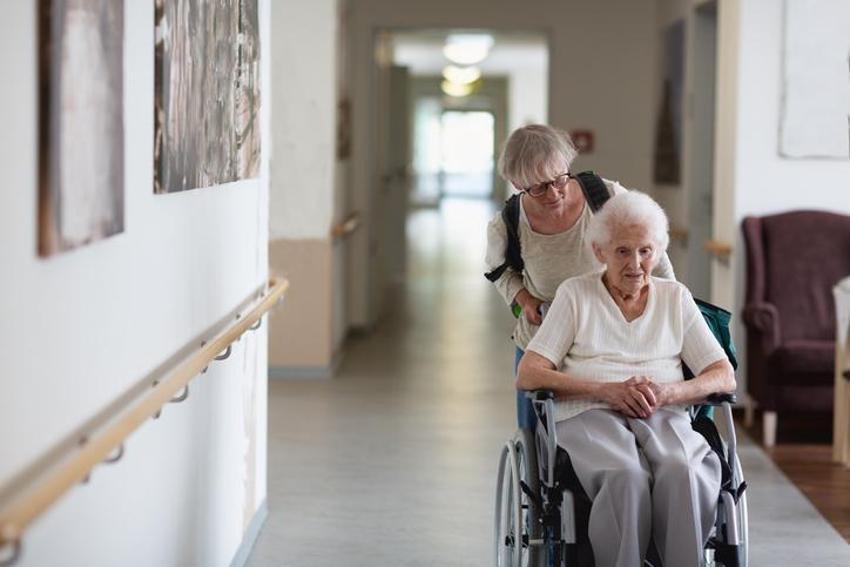 Demans ve Alzheimer ile ilgili korkutan açıklama! Tamamen değişiyor: Araba kullananlar, gülenler, küfür edenler, cömert insanlar...  