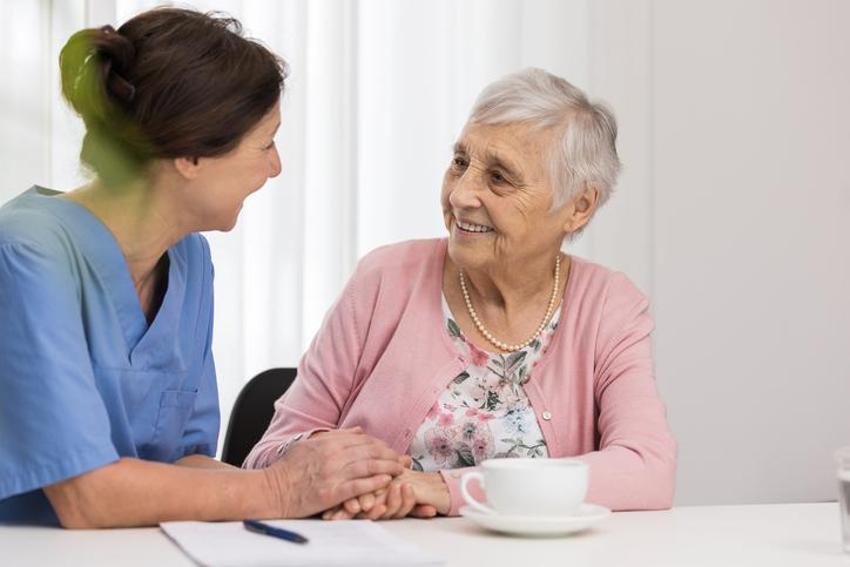 Demans ve Alzheimer ile ilgili korkutan açıklama! Tamamen değişiyor: Araba kullananlar, gülenler, küfür edenler, cömert insanlar...  