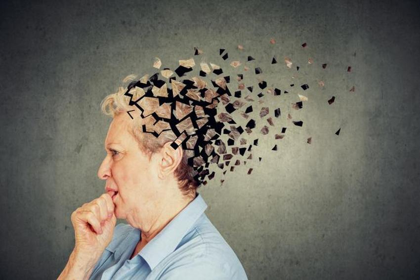 Demans ve Alzheimer ile ilgili korkutan açıklama! Tamamen değişiyor: Araba kullananlar, gülenler, küfür edenler, cömert insanlar...  