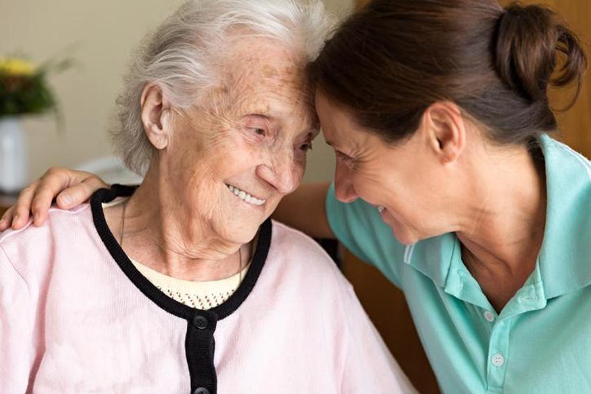 Demans ve Alzheimer ile ilgili korkutan açıklama! Tamamen değişiyor: Araba kullananlar, gülenler, küfür edenler, cömert insanlar...  