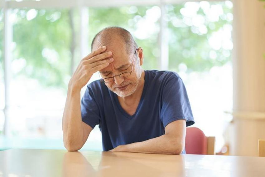 Demans ve Alzheimer ile ilgili korkutan açıklama! Tamamen değişiyor: Araba kullananlar, gülenler, küfür edenler, cömert insanlar...  