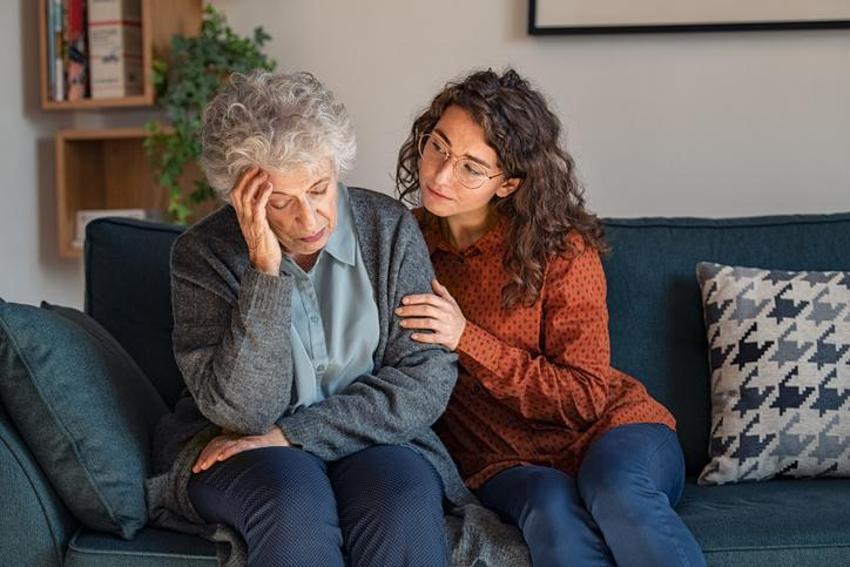 Demans ve Alzheimer ile ilgili korkutan açıklama! Tamamen değişiyor: Araba kullananlar, gülenler, küfür edenler, cömert insanlar...  