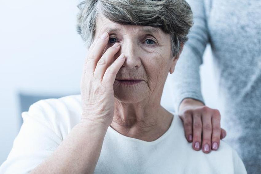 Demans ve Alzheimer ile ilgili korkutan açıklama! Tamamen değişiyor: Araba kullananlar, gülenler, küfür edenler, cömert insanlar...  