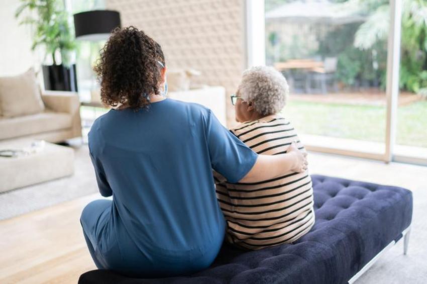 Demans ve Alzheimer ile ilgili korkutan açıklama! Tamamen değişiyor: Araba kullananlar, gülenler, küfür edenler, cömert insanlar...  