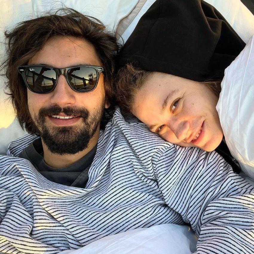 Umut Evirgen ve Serenay Sarıkaya'dan ilk fotoğraf! Aşkını ilan etti