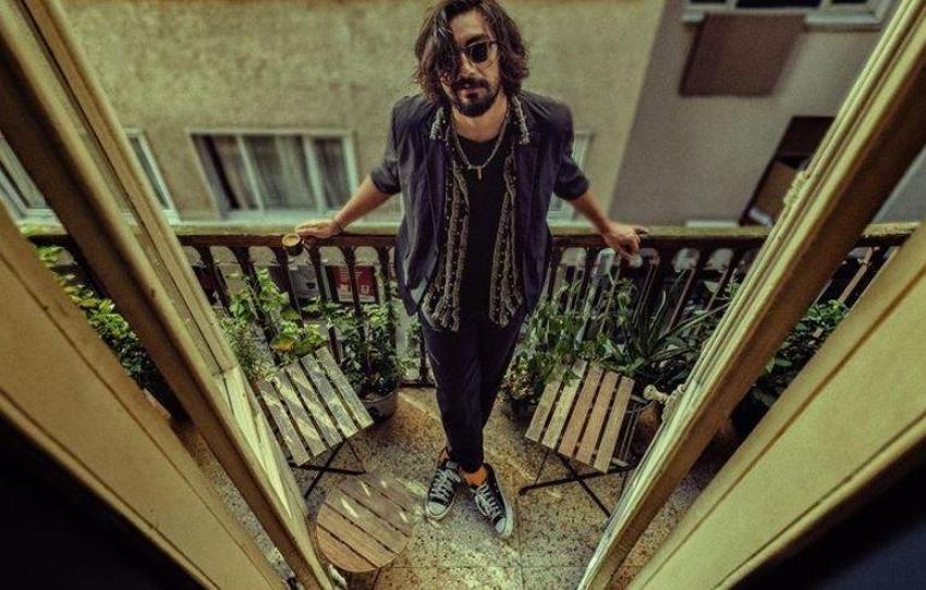Umut Evirgen ve Serenay Sarıkaya'dan ilk fotoğraf! Aşkını ilan etti