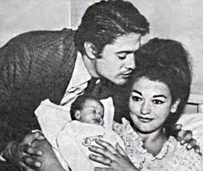 Cüneyt Arkın'ın kızı Filiz Canlı'ya yazdığı mektup ortaya çıktı! 'Sana bunları yazmamın bir sebebi var...'