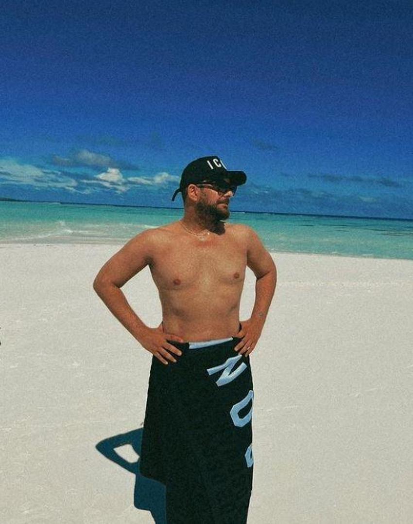 Enis Arıkan'dan kumsalda poz! 'Herkes sussun, dünya güzeli konuşulsun'