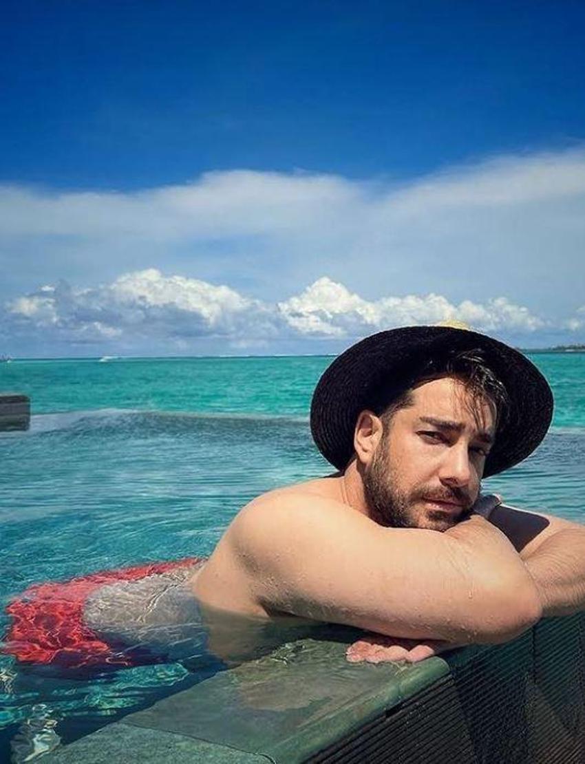 Enis Arıkan'dan kumsalda poz! 'Herkes sussun, dünya güzeli konuşulsun'