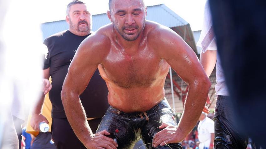 Kırkpınar'da ortalık karıştı! Şaban Yılmaz kırmızı elenince olay çıktı, Ali Gürbüz yıkıldı! Polisler müdahale etti, İsmail Balaban...