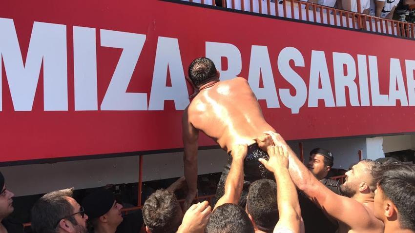 Kırkpınar'da ortalık karıştı! Şaban Yılmaz kırmızı elenince olay çıktı, Ali Gürbüz yıkıldı! Polisler müdahale etti, İsmail Balaban...