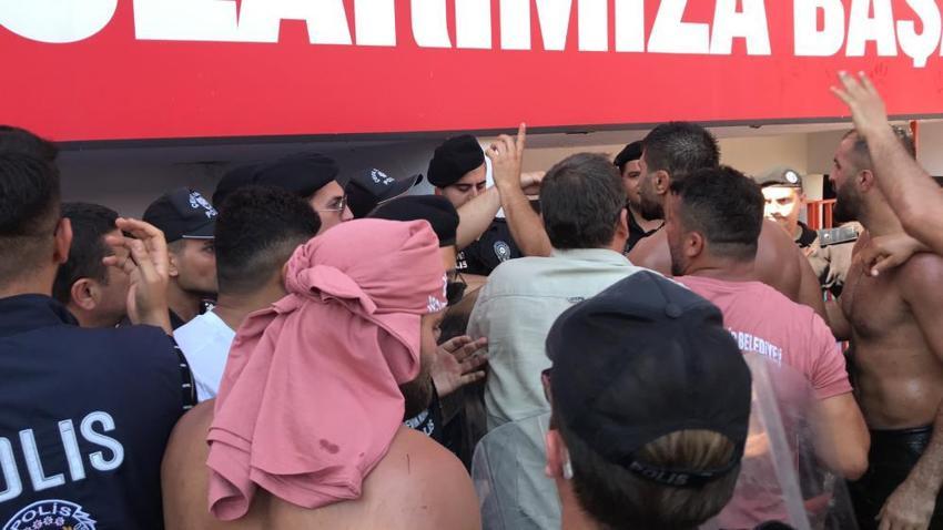 Kırkpınar'da ortalık karıştı! Şaban Yılmaz kırmızı elenince olay çıktı, Ali Gürbüz yıkıldı! Polisler müdahale etti, İsmail Balaban...