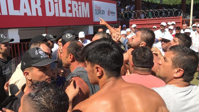 Kırkpınar'da ortalık karıştı! Şaban Yılmaz kırmızı elenince olay çıktı, Ali Gürbüz yıkıldı! Polisler müdahale etti, İsmail Balaban...