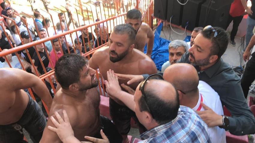 Kırkpınar'da ortalık karıştı! Şaban Yılmaz kırmızı elenince olay çıktı, Ali Gürbüz yıkıldı! Polisler müdahale etti, İsmail Balaban...