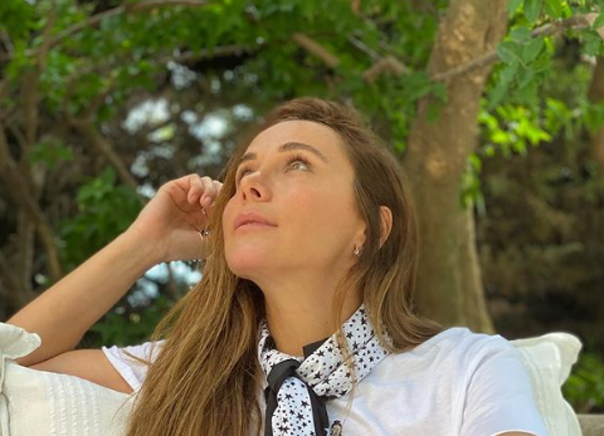 Burçin Terzioğlu'dan yeni imaj! Kızıl saçlarıyla beğeni topladı...