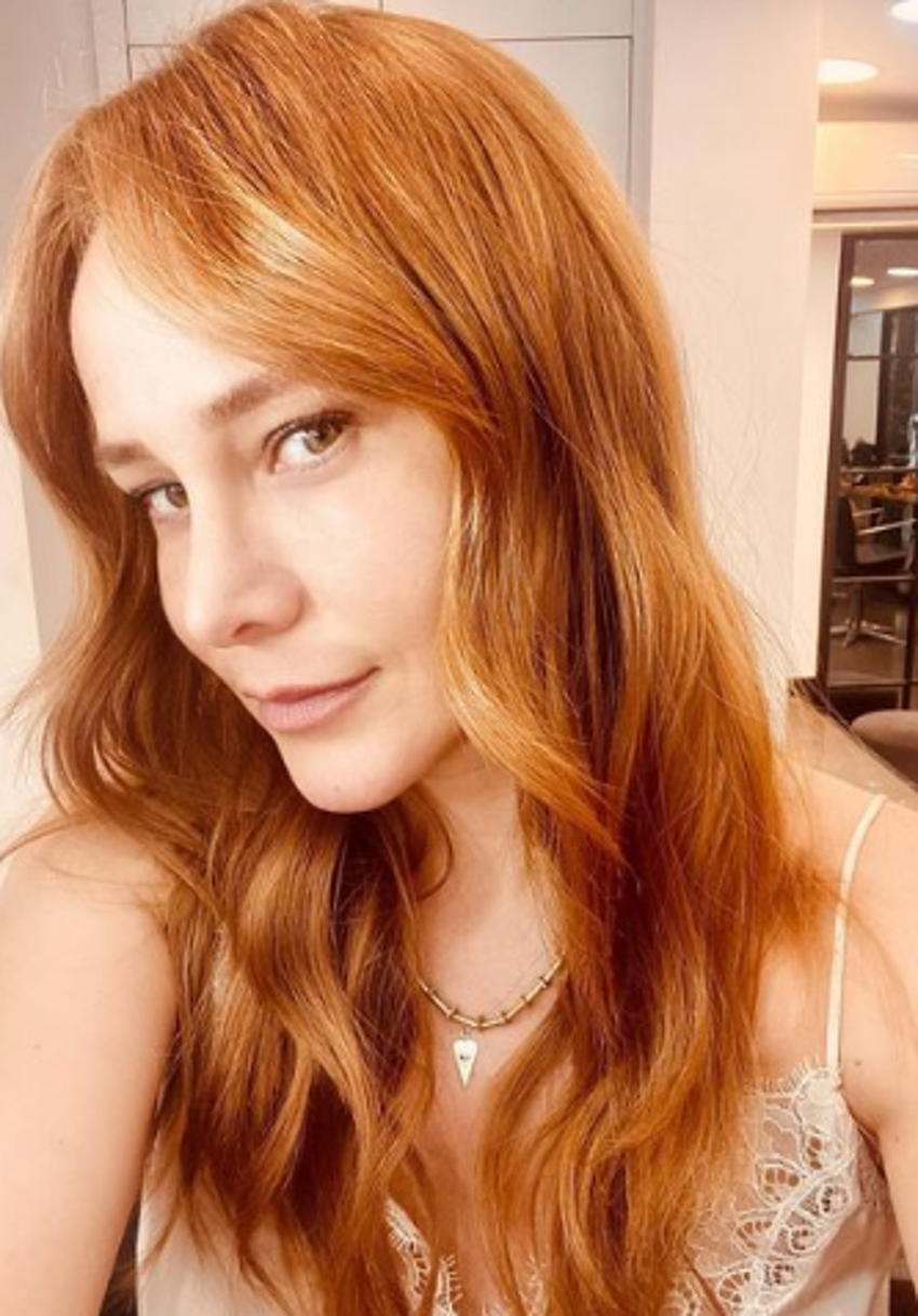 Burçin Terzioğlu'dan yeni imaj! Kızıl saçlarıyla beğeni topladı...