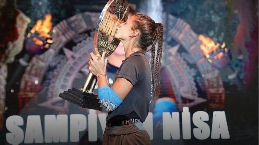 Survivor şampiyonu Nisa Bölükbaşı ve sevgilisi Ogeday Girişken'den sarmaş dolaş poz!