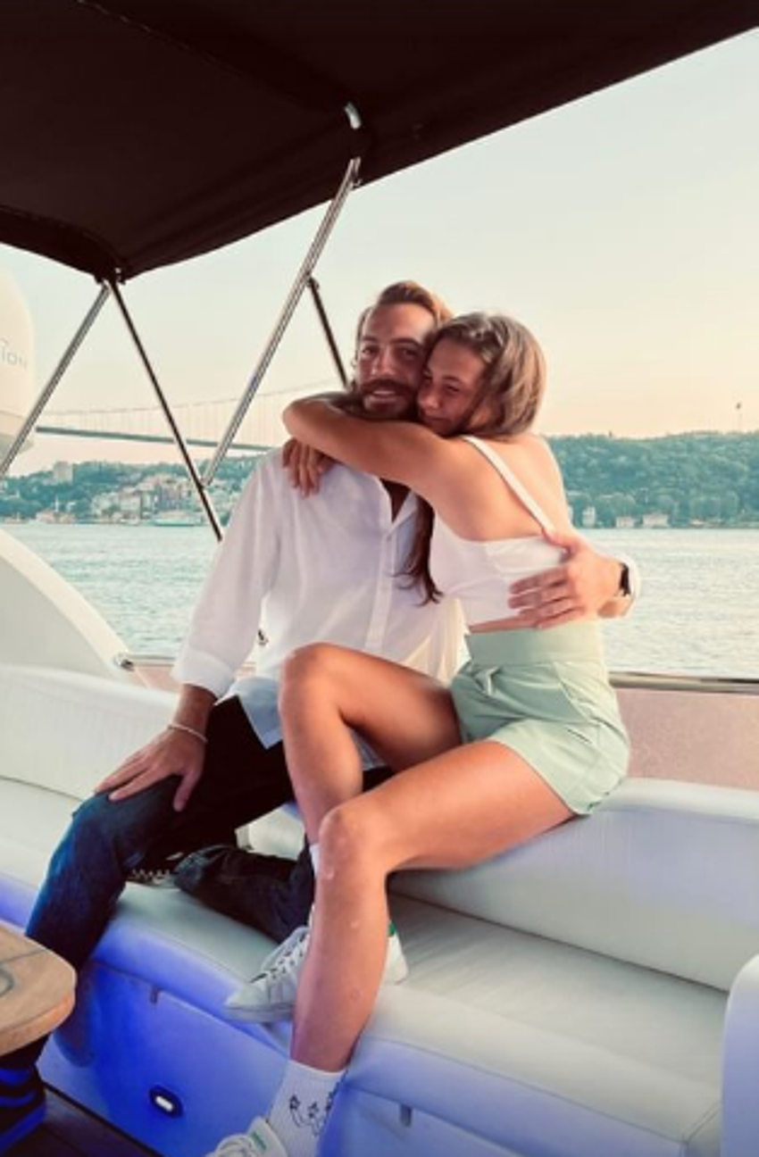 Survivor şampiyonu Nisa Bölükbaşı ve sevgilisi Ogeday Girişken'den sarmaş dolaş poz!