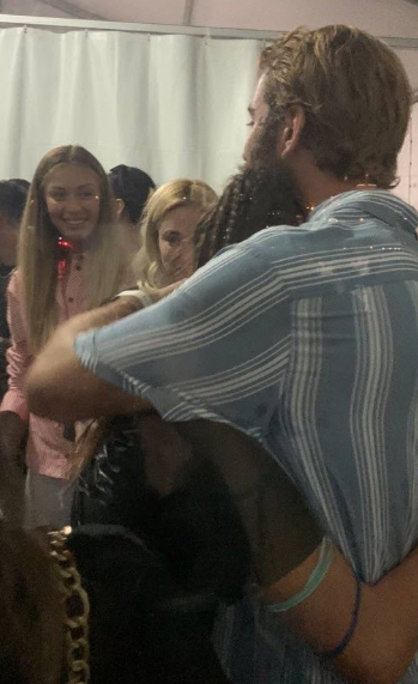 Survivor şampiyonu Nisa Bölükbaşı ve sevgilisi Ogeday Girişken'den sarmaş dolaş poz!